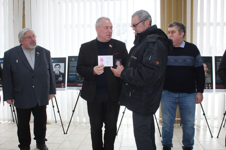 В Меловом и Беловодске в 83-ю годовщину освобождения побывала передвижная выставка «Герои и подвиги: мои земляки – Герои России» В Меловом и Беловодске в 83-ю годовщину освобождения побывала передвижная выставка «Герои и подвиги: мои земляки – Герои России»