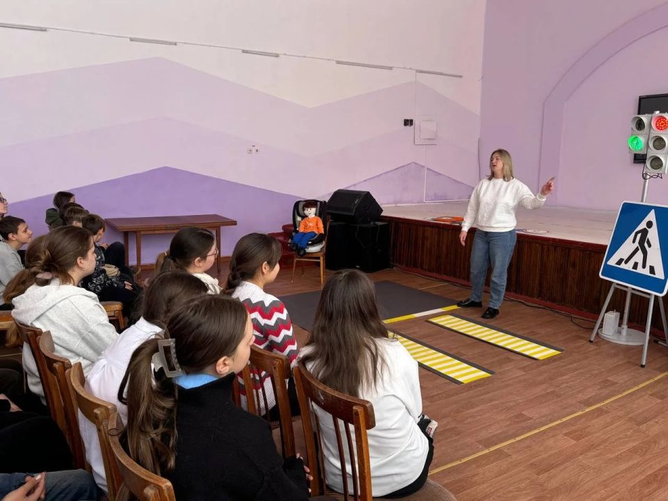 В Ровеньковских образовательных учреждениях прошли мероприятия по безопасности на дороге В Ровеньковских образовательных учреждениях прошли мероприятия по безопасности на дороге