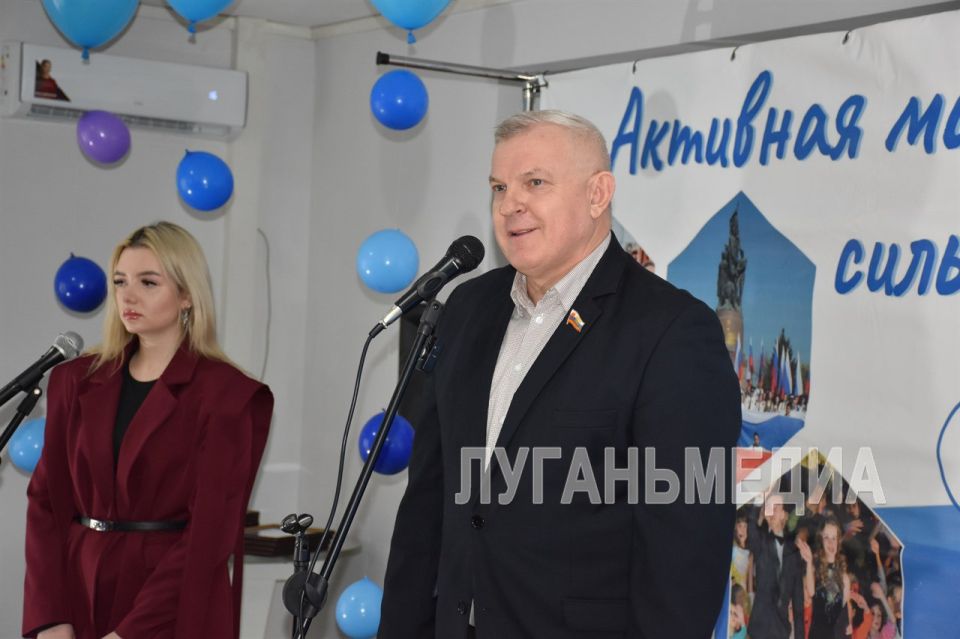 В Краснодоне наградили студентов В Краснодоне наградили студентов
