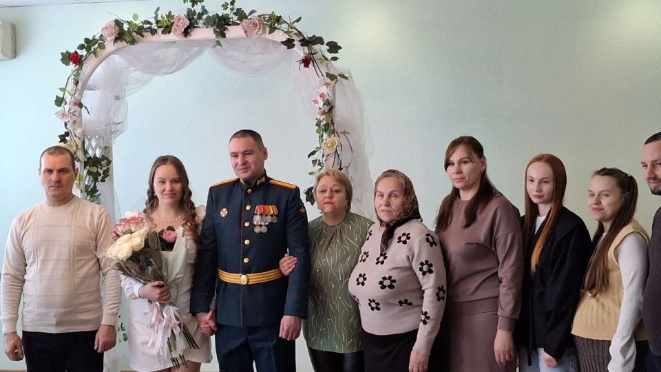 В Ленинском отделе ЗАГС г. Луганска Минюста ЛНР 17 января 2026 года состоялась государственная регистрация заключения брака участника Специальной военной операции Василия и Ирины В Ленинском отделе ЗАГС г. Луганска Минюста ЛНР 17 января 2026 года состоялась государственная регистрация заключения брака участника Специальной военной операции Василия и Ирины