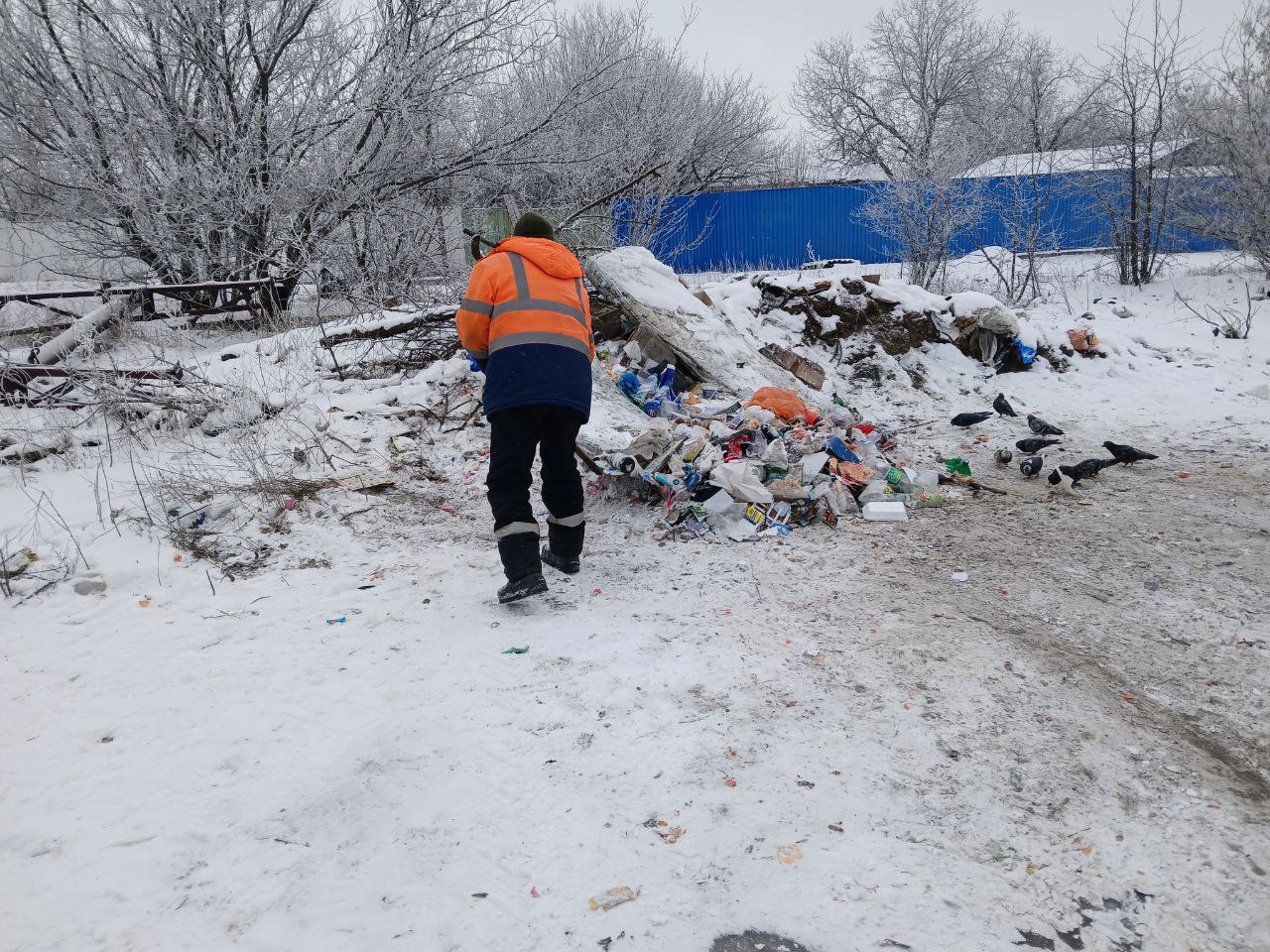 Работы по вывозу мусора с территории площадок ТКО и благоустройству продолжаются Работы по вывозу мусора с территории площадок ТКО и благоустройству продолжаются