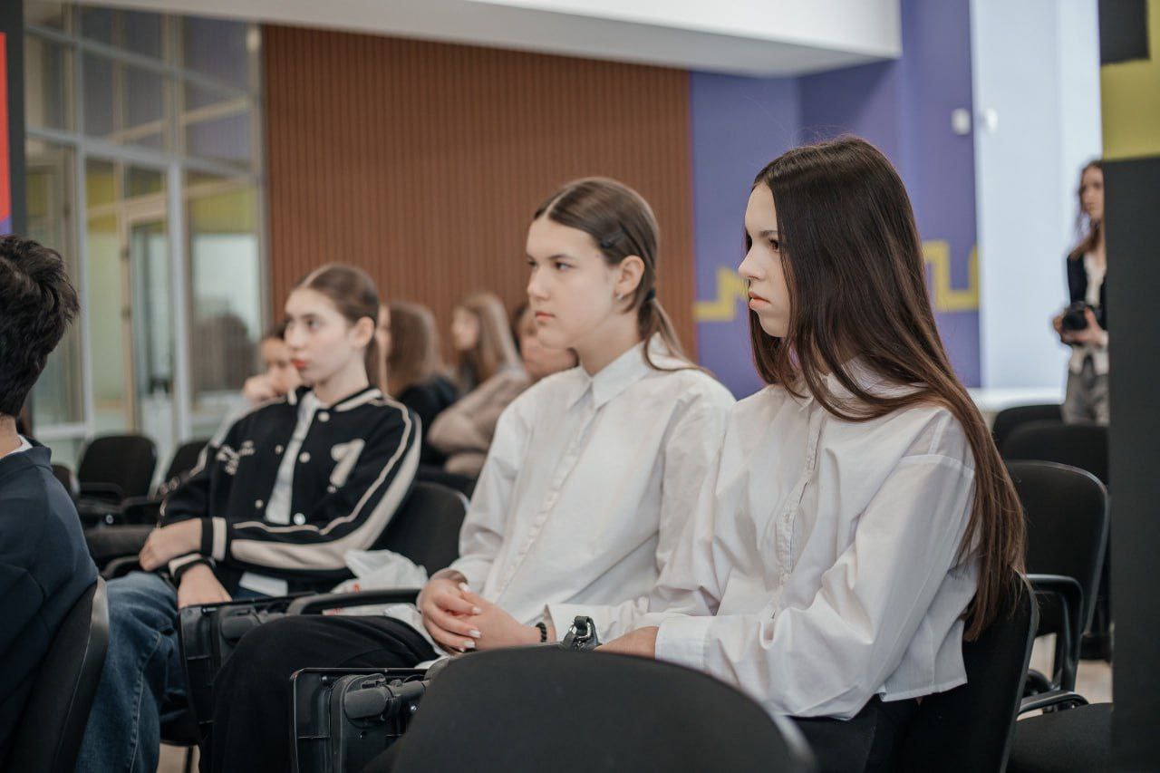 111111 Правоохранитель республиканского МВД рассказал луганским школьникам об опасностях терроризма и экстремизма 111111 Правоохранитель республиканского МВД рассказал луганским школьникам об опасностях терроризма и экстремизма