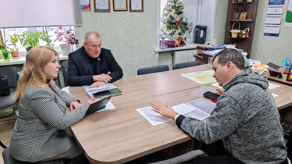 Вячеслав Третьяков: Председатель Совета регионального отделения общероссийской общественной организации "Ассоциация юристов России" в Луганской Народной Республике, Виктория Тютюнникова, совместно с депутатом Народного... Вячеслав Третьяков: Председатель Совета регионального отделения общероссийской общественной организации "Ассоциация юристов России" в Луганской Народной Республике, Виктория Тютюнникова, совместно с депутатом Народного...