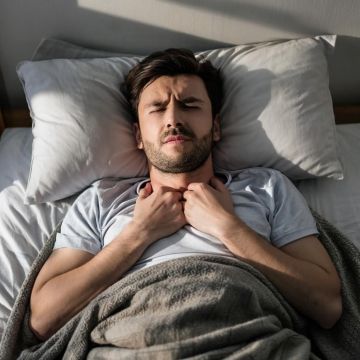 А у вас болит горло по утрам?