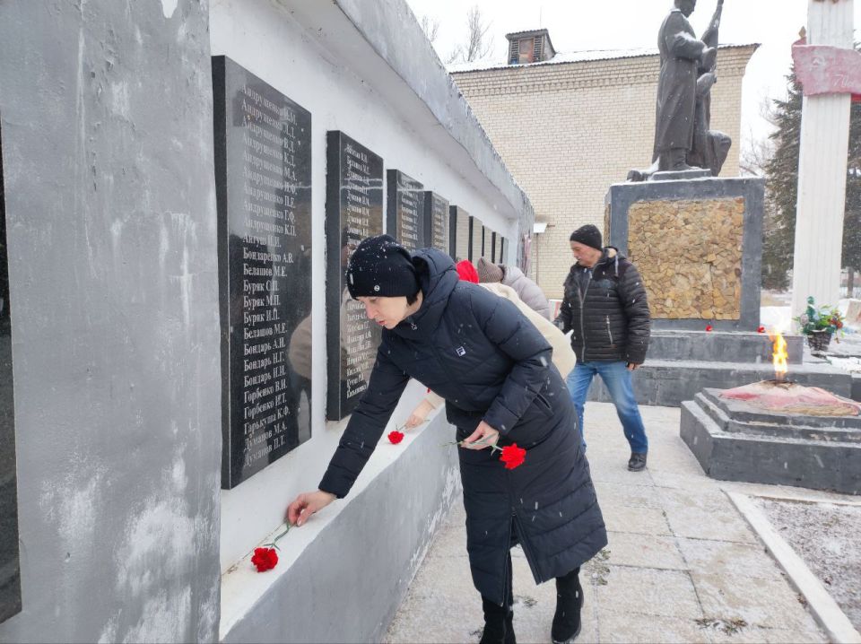 Сегодня, жители села Закотное отметили 83-ю годовщину освобождения родного села от фашистских захватчиков Сегодня, жители села Закотное отметили 83-ю годовщину освобождения родного села от фашистских захватчиков