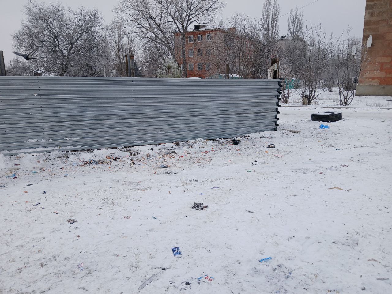 Работы по вывозу мусора с территории площадок ТКО и благоустройству продолжаются Работы по вывозу мусора с территории площадок ТКО и благоустройству продолжаются