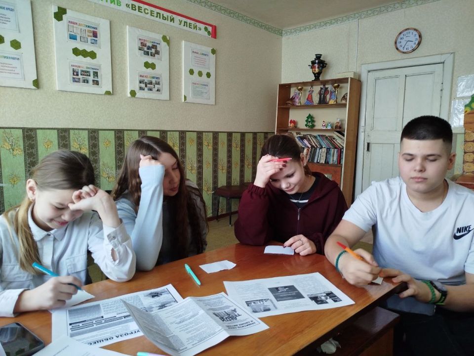 В Лутугинском Доме детского и юношеского творчества прошли беседы по предупреждению распространения негативных культур В Лутугинском Доме детского и юношеского творчества прошли беседы по предупреждению распространения негативных культур