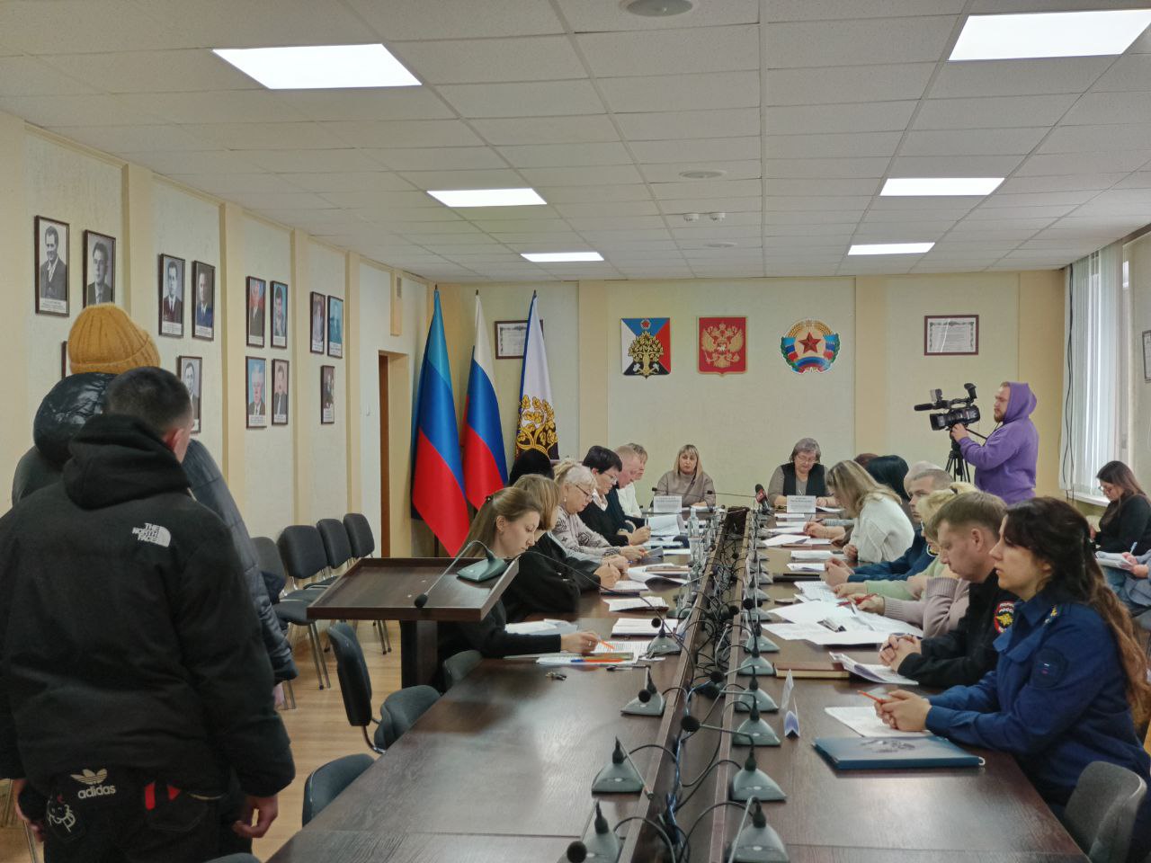 Сегодня в Администрации городского округа город Ровеньки состоялось очередное заседание городской комиссии по делам несовершеннолетних и защите их прав