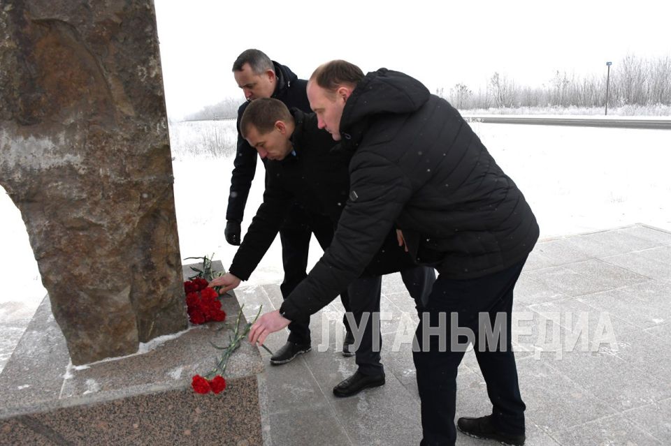 В Первомайске состоялась церемония возложения цветов к памятному знаку «Журавли» В Первомайске состоялась церемония возложения цветов к памятному знаку «Журавли»