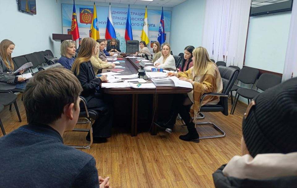 В Администрации Антрацитовского МО состоялось очередное заседание комиссии по делам несовершеннолетних и защите их прав, на котором рассмотрено 28 административных дел: по части 1 статьи 6.10 КоАП РФ (вовлечение... В Администрации Антрацитовского МО состоялось очередное заседание комиссии по делам несовершеннолетних и защите их прав, на котором рассмотрено 28 административных дел: по части 1 статьи 6.10 КоАП РФ (вовлечение...