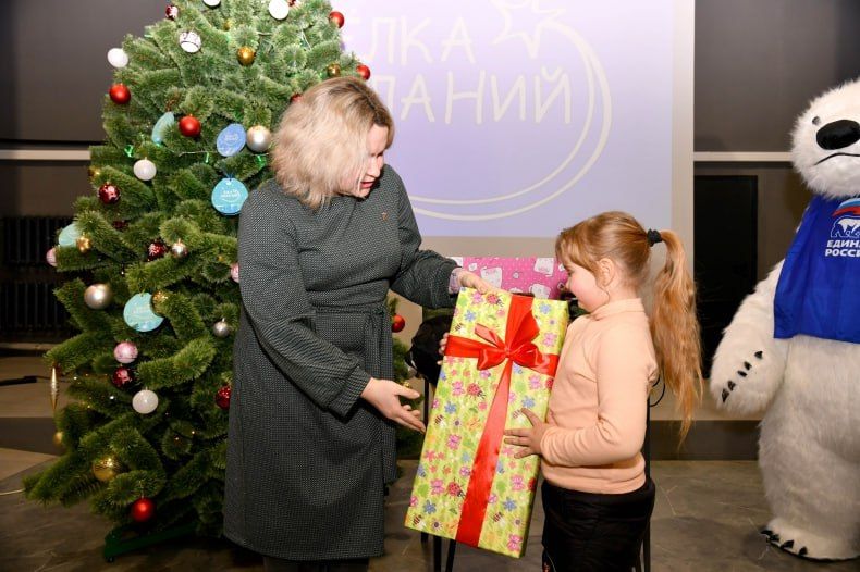 Волшебство своими руками: как «Ёлка желаний» исполняет мечты свердловских детей Волшебство своими руками: как «Ёлка желаний» исполняет мечты свердловских детей