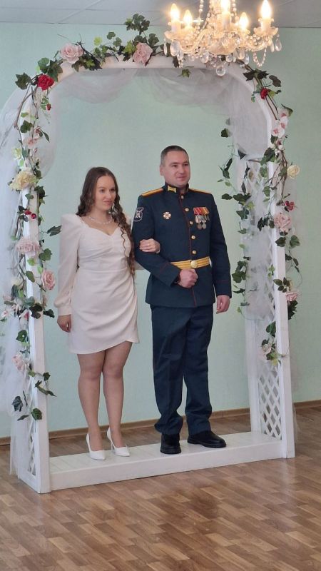 В Ленинском отделе ЗАГС г. Луганска Минюста ЛНР 17 января 2026 года состоялась государственная регистрация заключения брака участника Специальной военной операции Василия и Ирины В Ленинском отделе ЗАГС г. Луганска Минюста ЛНР 17 января 2026 года состоялась государственная регистрация заключения брака участника Специальной военной операции Василия и Ирины