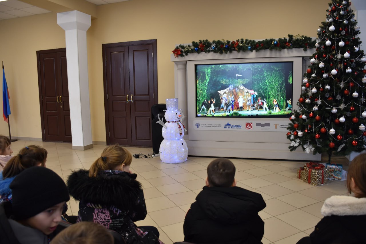 Юные первомайцы продолжают знакомиться с репертуаром театров Калужской области Юные первомайцы продолжают знакомиться с репертуаром театров Калужской области