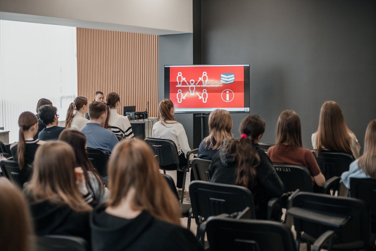 111111 Правоохранитель республиканского МВД рассказал луганским школьникам об опасностях терроризма и экстремизма 111111 Правоохранитель республиканского МВД рассказал луганским школьникам об опасностях терроризма и экстремизма