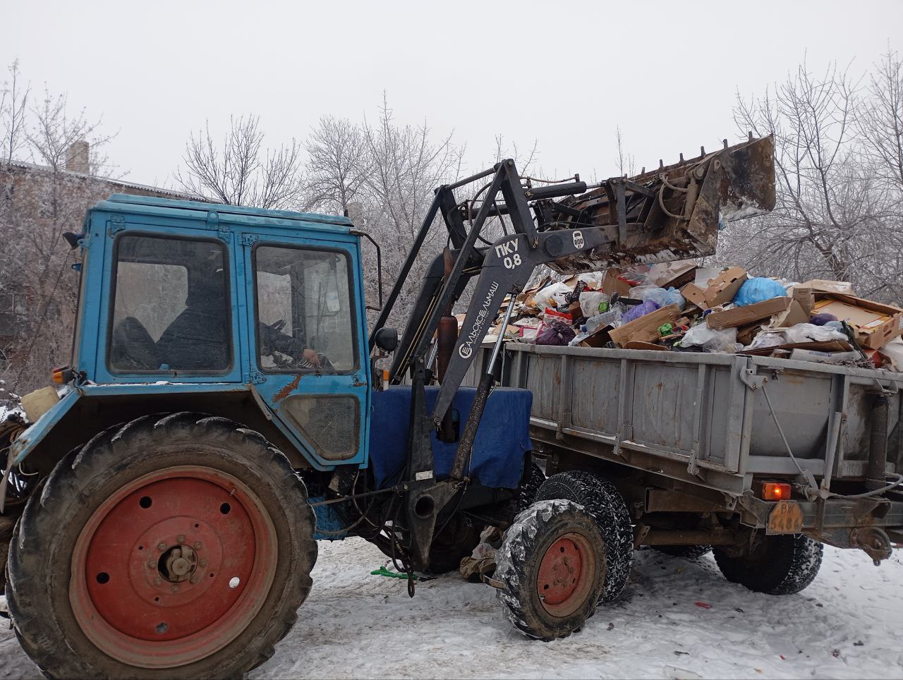 Работы по вывозу мусора с территории площадок ТКО и благоустройству продолжаются Работы по вывозу мусора с территории площадок ТКО и благоустройству продолжаются