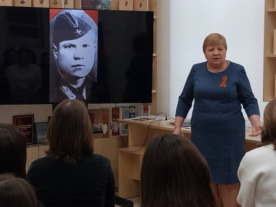 В Старобельске преподавателям и студентам ЛГПУ рассказали о периоде оккупации и об освобождении Старобельщины от немецко-фашистских захватчиков В Старобельске преподавателям и студентам ЛГПУ рассказали о периоде оккупации и об освобождении Старобельщины от немецко-фашистских захватчиков