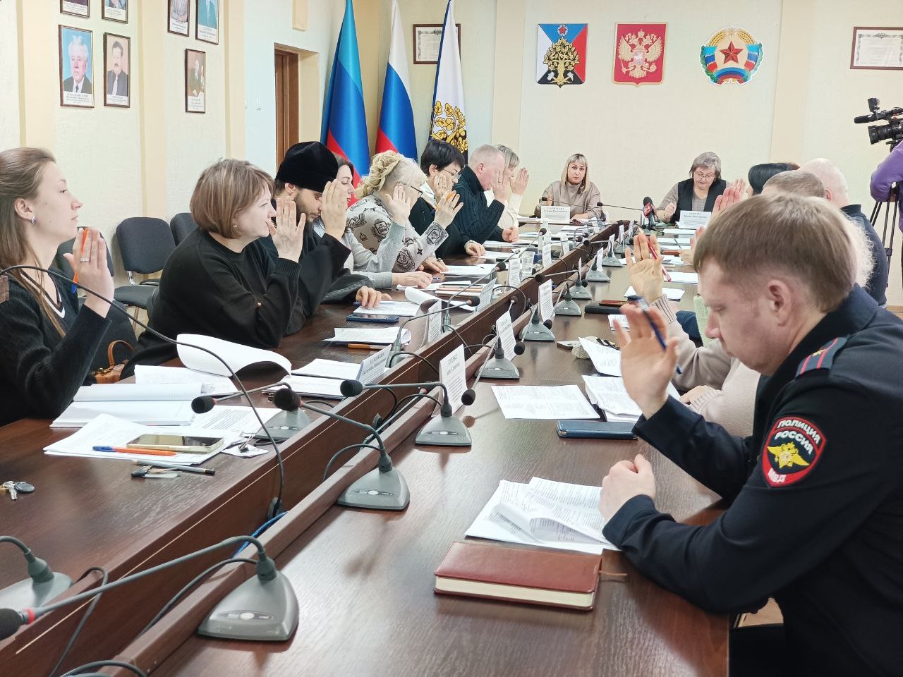 Сегодня в Администрации городского округа город Ровеньки состоялось очередное заседание городской комиссии по делам несовершеннолетних и защите их прав Сегодня в Администрации городского округа город Ровеньки состоялось очередное заседание городской комиссии по делам несовершеннолетних и защите их прав