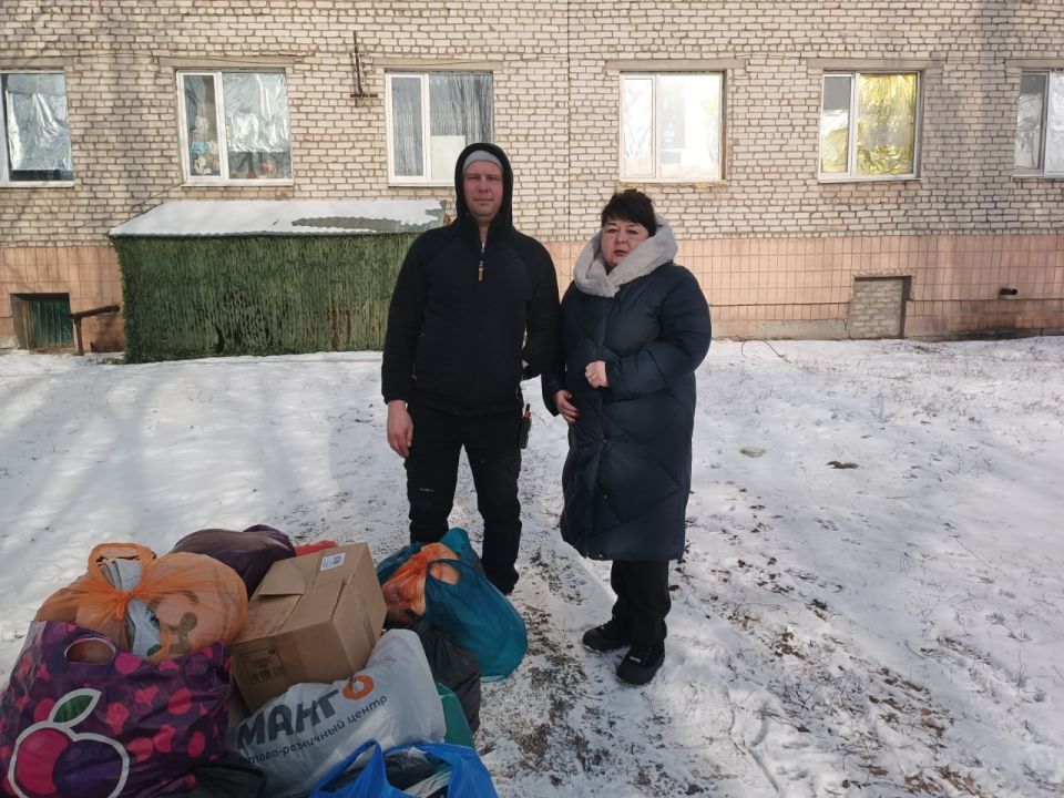 Совет женщин Перевальского округа передал гуманитарную помощь военнослужащим Совет женщин Перевальского округа передал гуманитарную помощь военнослужащим