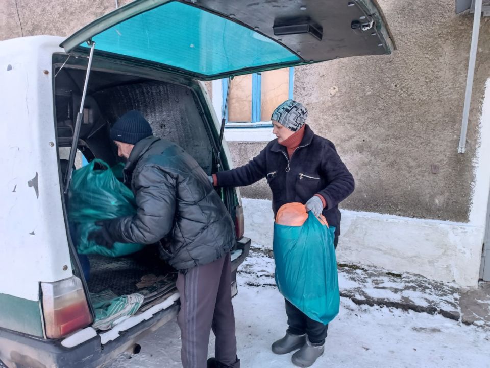 Совет женщин Перевальского округа передал гуманитарную помощь военнослужащим Совет женщин Перевальского округа передал гуманитарную помощь военнослужащим