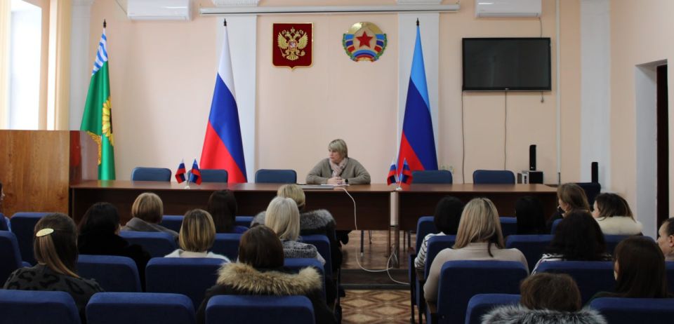 Глава Белокуракинского муниципального округа провела совещание с сотрудниками МКУ "ЦКОДОМС" и МКУ ЛНР "ЦБУКИСБМО" Глава Белокуракинского муниципального округа провела совещание с сотрудниками МКУ "ЦКОДОМС" и МКУ ЛНР "ЦБУКИСБМО"