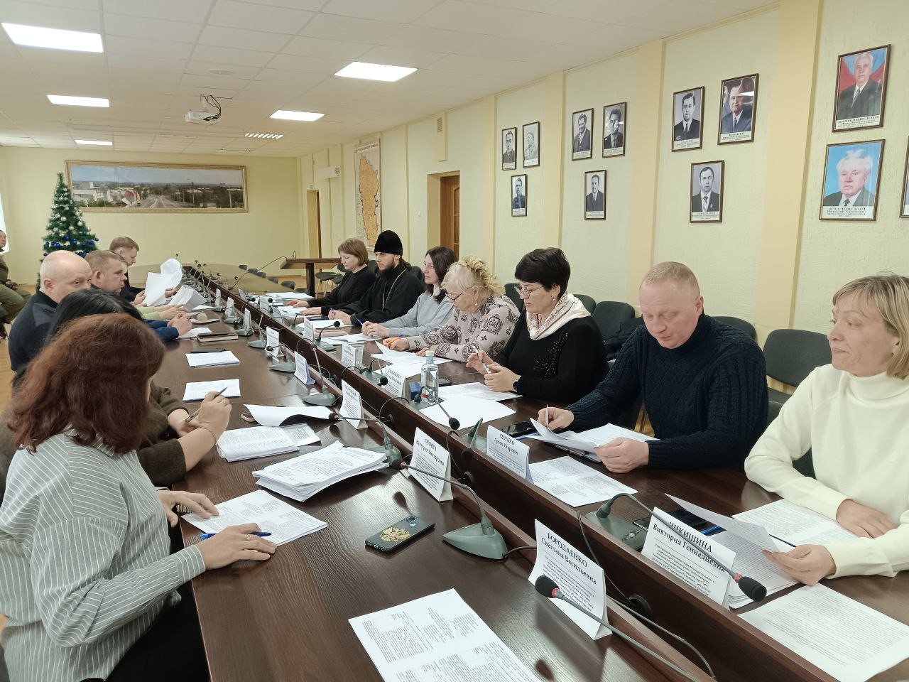 Сегодня в Администрации городского округа город Ровеньки состоялось очередное заседание городской комиссии по делам несовершеннолетних и защите их прав Сегодня в Администрации городского округа город Ровеньки состоялось очередное заседание городской комиссии по делам несовершеннолетних и защите их прав