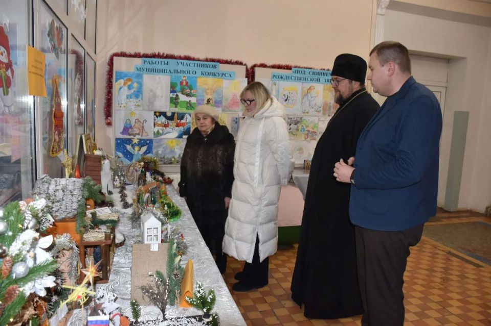 В Брянке определили победителей муниципального конкурса «Под сиянием Рождественской звезды», приуроченного к Великому православному празднику – Рождеству Христову В Брянке определили победителей муниципального конкурса «Под сиянием Рождественской звезды», приуроченного к Великому православному празднику – Рождеству Христову