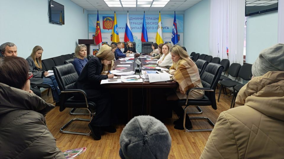 В Администрации Антрацитовского МО состоялось очередное заседание комиссии по делам несовершеннолетних и защите их прав, на котором рассмотрено 28 административных дел: по части 1 статьи 6.10 КоАП РФ (вовлечение... В Администрации Антрацитовского МО состоялось очередное заседание комиссии по делам несовершеннолетних и защите их прав, на котором рассмотрено 28 административных дел: по части 1 статьи 6.10 КоАП РФ (вовлечение...