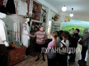 В Кировском историко-художественном музее прошла экскурсия, посвященная истории возникновения округа