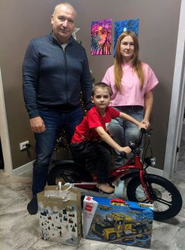 Евгений Крехтунов исполнил новогоднее желание 6-летнего Данила, проживающего в селе Заайдаровка Новопсковского муниципального округа