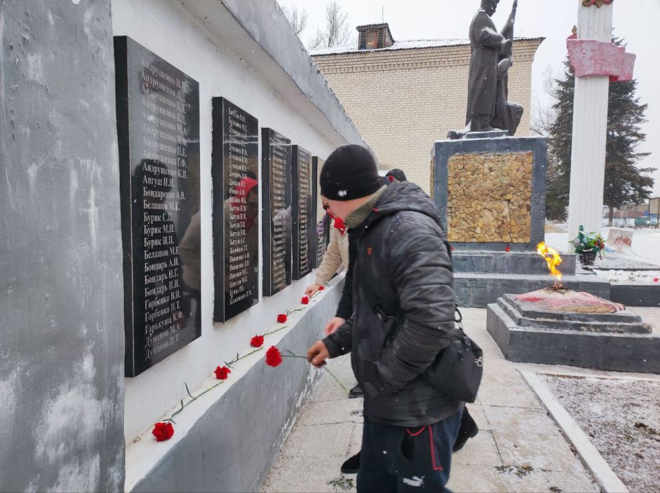 Сегодня, жители села Закотное отметили 83-ю годовщину освобождения родного села от фашистских захватчиков Сегодня, жители села Закотное отметили 83-ю годовщину освобождения родного села от фашистских захватчиков