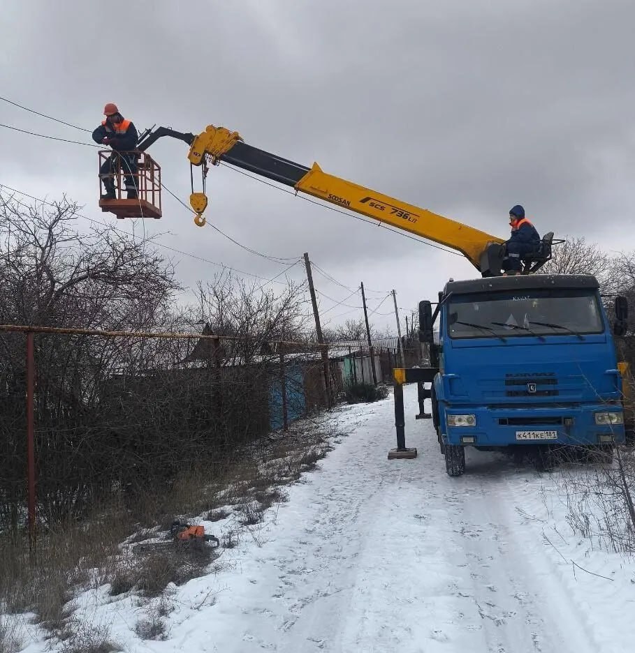 Оренбургские электрики модернизируют сети Перевальского округа Оренбургские электрики модернизируют сети Перевальского округа