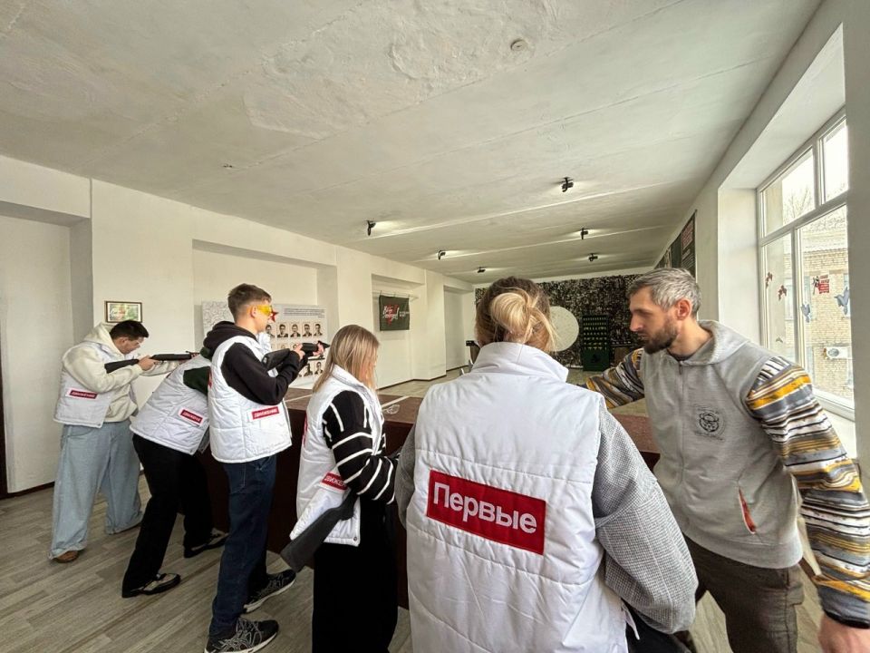 В Ровеньковском технико- экономическом колледже активно работает студенческий тир "СтрелОК"! В Ровеньковском технико- экономическом колледже активно работает студенческий тир "СтрелОК"!