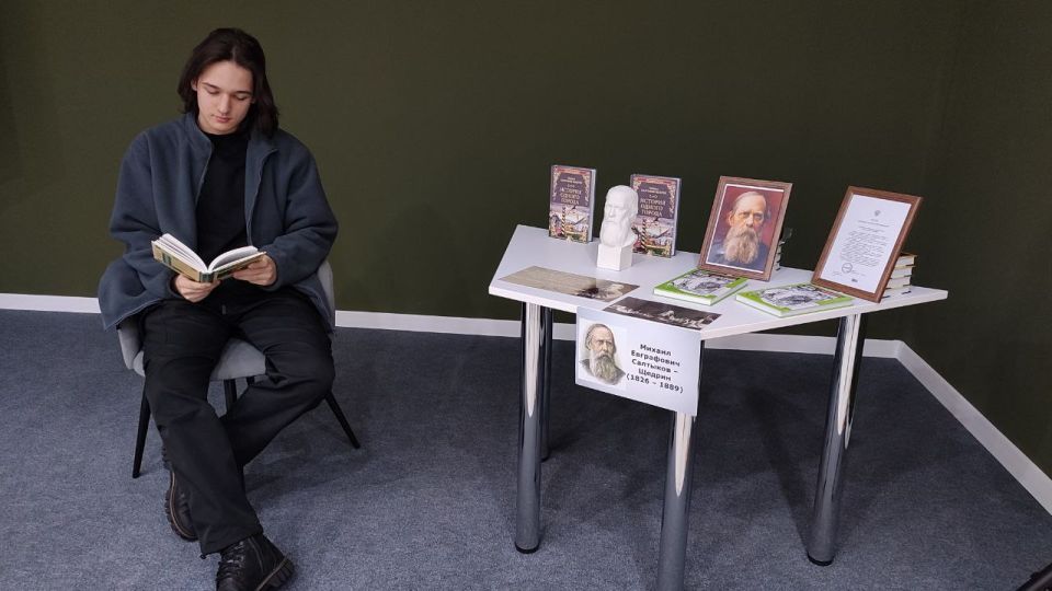 22 января в Перевальской модельной библиотеке «Библиопортал» для учащихся Перевальской гимназии № 1 состоялся литературный час «Мое слово звучало недаром», приуроченный к 200-летию со дня рождения М. Е. Салтыкова-Щедрина... 22 января в Перевальской модельной библиотеке «Библиопортал» для учащихся Перевальской гимназии № 1 состоялся литературный час «Мое слово звучало недаром», приуроченный к 200-летию со дня рождения М. Е. Салтыкова-Щедрина...
