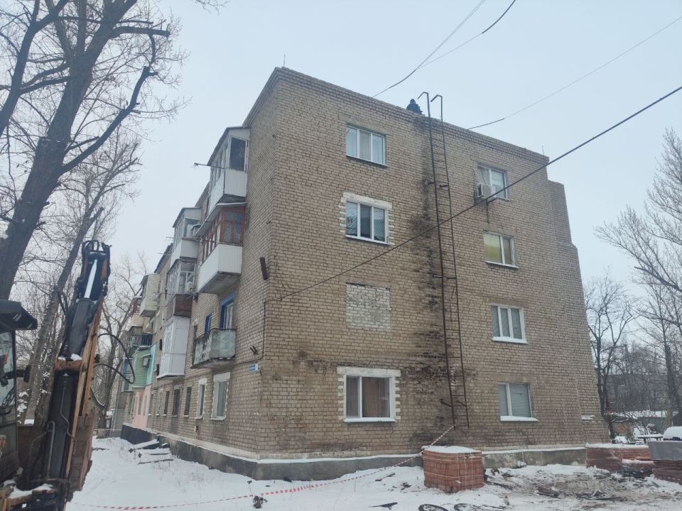 Тюменские строители приступили к капитальному ремонту кровли на Коцюбинского, 4 (Молодогвардейск) Тюменские строители приступили к капитальному ремонту кровли на Коцюбинского, 4 (Молодогвардейск)