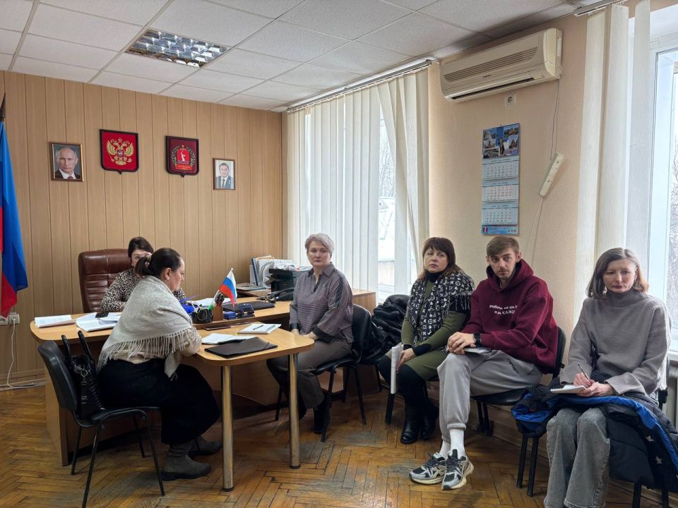 Сегодня Заместитель Главы Администрации Станично-Луганского МО Анна Александровна Кулиш провела заседание муниципальной комиссии по делам несовершеннолетних и защите их прав Сегодня Заместитель Главы Администрации Станично-Луганского МО Анна Александровна Кулиш провела заседание муниципальной комиссии по делам несовершеннолетних и защите их прав