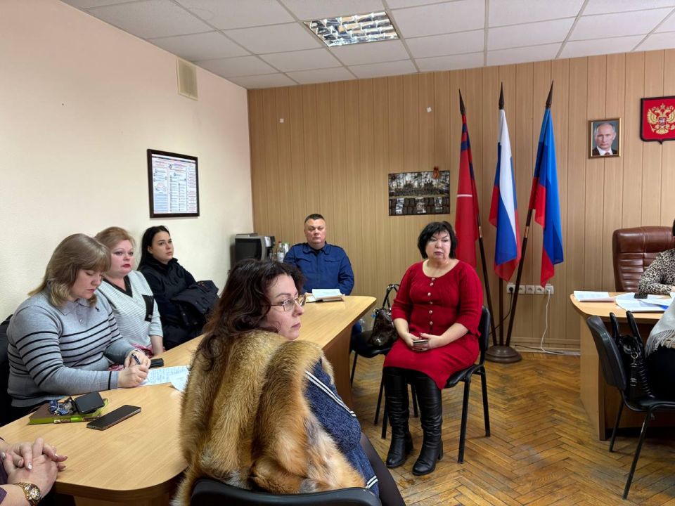 Сегодня Заместитель Главы Администрации Станично-Луганского МО Анна Александровна Кулиш провела заседание муниципальной комиссии по делам несовершеннолетних и защите их прав Сегодня Заместитель Главы Администрации Станично-Луганского МО Анна Александровна Кулиш провела заседание муниципальной комиссии по делам несовершеннолетних и защите их прав