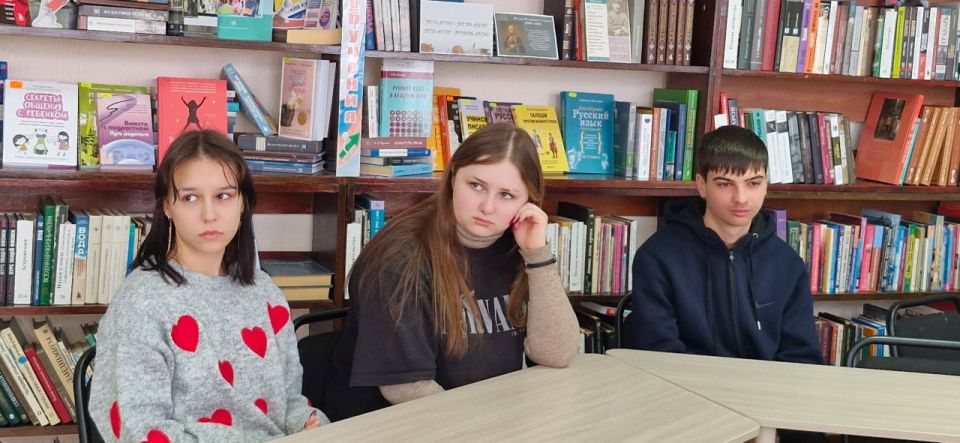 23 января в Славяносербской библиотеке ко Дню студента состоялась познавательно-развлекательная программа с элементами командного соревнования и интерактива «Студенческий драйв» 23 января в Славяносербской библиотеке ко Дню студента состоялась познавательно-развлекательная программа с элементами командного соревнования и интерактива «Студенческий драйв»