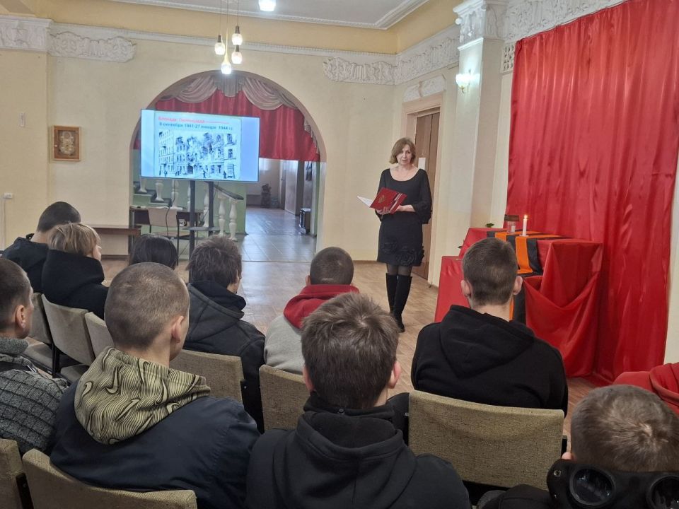 В Кировском городском Дворце культуры состоялось тематическое мероприятие «В голодной петле» В Кировском городском Дворце культуры состоялось тематическое мероприятие «В голодной петле»