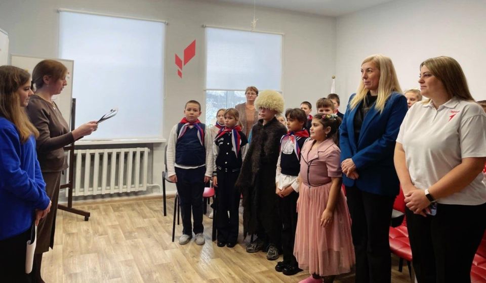 Костромские и меловские школьники провели совместный телемост в честь открытия Года единства народов России Костромские и меловские школьники провели совместный телемост в честь открытия Года единства народов России