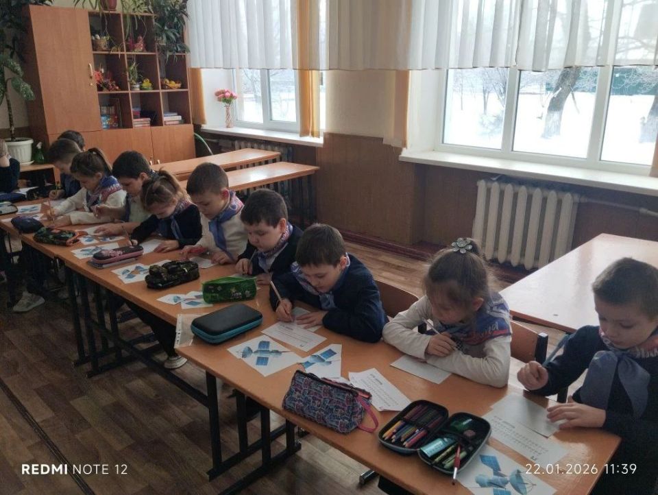 Космическая кибербезопасность в 2-А и 2-Б! Сегодня во 2-А и 2-Б классах гимназии прошел супер-урок из всероссийского проекта «Урок Цифры» на тему «Кибербезопасность в космосе»! Ребята превратились в настоящих космических... Космическая кибербезопасность в 2-А и 2-Б! Сегодня во 2-А и 2-Б классах гимназии прошел супер-урок из всероссийского проекта «Урок Цифры» на тему «Кибербезопасность в космосе»! Ребята превратились в настоящих космических...