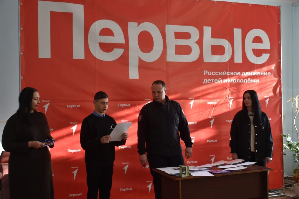 В Новопскове юные граждане получили первые паспорта РФ! В Новопскове юные граждане получили первые паспорта РФ!