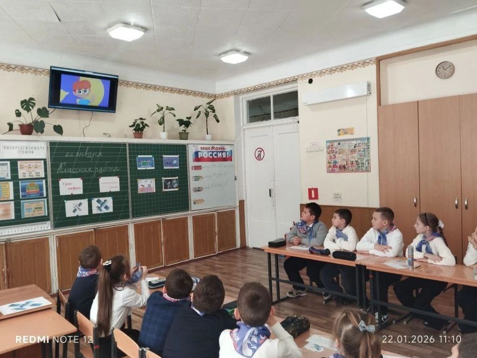 Космическая кибербезопасность в 2-А и 2-Б! Сегодня во 2-А и 2-Б классах гимназии прошел супер-урок из всероссийского проекта «Урок Цифры» на тему «Кибербезопасность в космосе»! Ребята превратились в настоящих космических... Космическая кибербезопасность в 2-А и 2-Б! Сегодня во 2-А и 2-Б классах гимназии прошел супер-урок из всероссийского проекта «Урок Цифры» на тему «Кибербезопасность в космосе»! Ребята превратились в настоящих космических...
