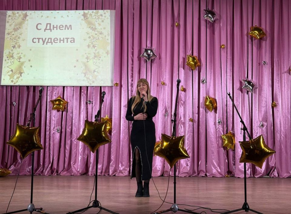 Во Дворце культуры им. Горького пгт Крепенский состоялся традиционный капустник «Студент года» для Антрацитовского медицинского колледжа Во Дворце культуры им. Горького пгт Крепенский состоялся традиционный капустник «Студент года» для Антрацитовского медицинского колледжа