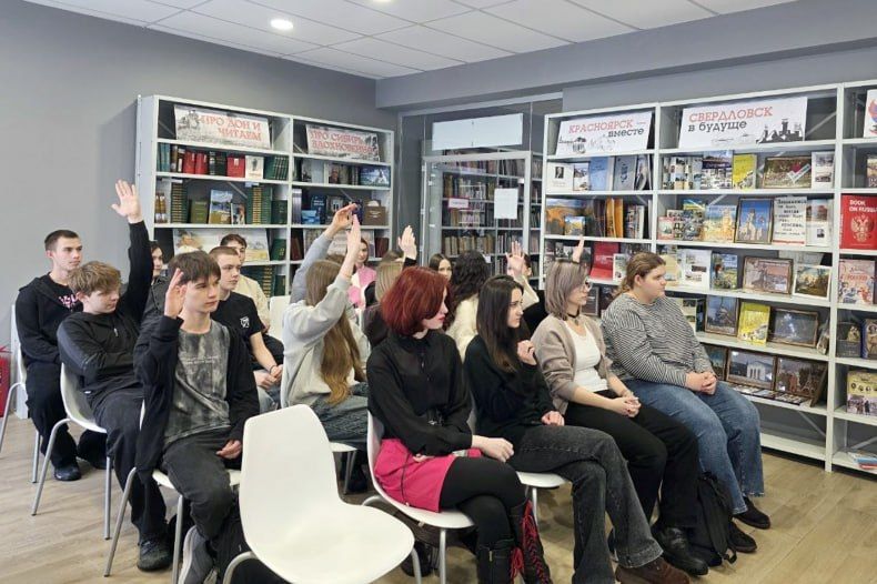 Профориентационный час «Предстоит учиться мне в университете…» прошел в СЦГБ Профориентационный час «Предстоит учиться мне в университете…» прошел в СЦГБ