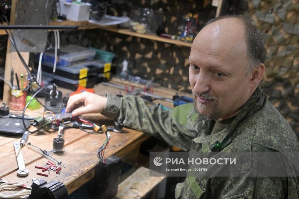 Лаборатория по сборке дронов 92-го инженерно-сапёрного полка группировки войск «Запад» в ЛНР Лаборатория по сборке дронов 92-го инженерно-сапёрного полка группировки войск «Запад» в ЛНР