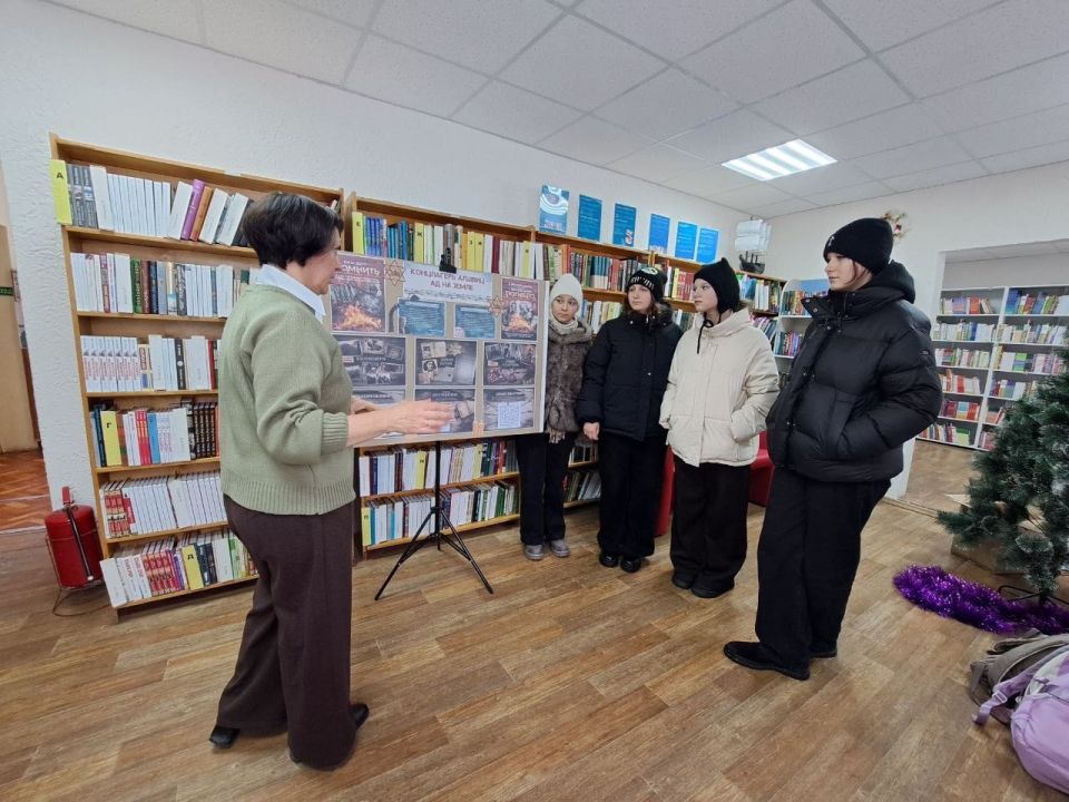 В Лутугинской районной библиотеке для детей прошла беседа у выставки «Концлагерь Аушвиц – ад на земле» В Лутугинской районной библиотеке для детей прошла беседа у выставки «Концлагерь Аушвиц – ад на земле»
