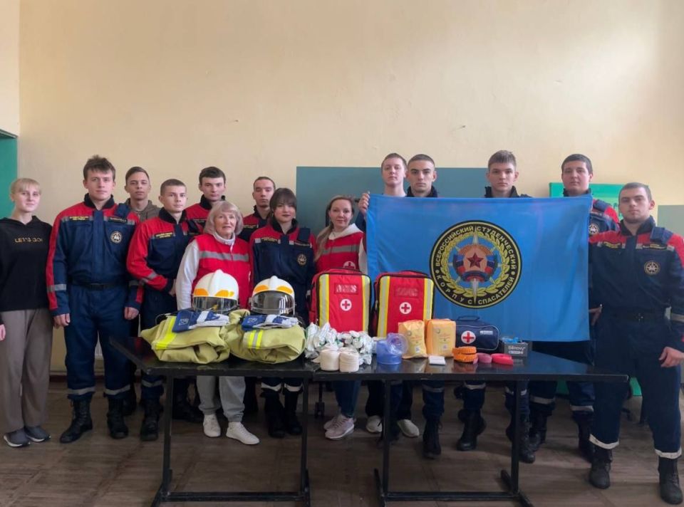 Вчера на базе спортивного комплекса КФИиМ добровольцы студенческого спасательного отряда «Молодогвардеец» ЛугРО ВСКС, студенты Краснодонского факультета инженерии и менеджмента (филиал) ЛГУ им. В. Даля при поддержке Красного... Вчера на базе спортивного комплекса КФИиМ добровольцы студенческого спасательного отряда «Молодогвардеец» ЛугРО ВСКС, студенты Краснодонского факультета инженерии и менеджмента (филиал) ЛГУ им. В. Даля при поддержке Красного...