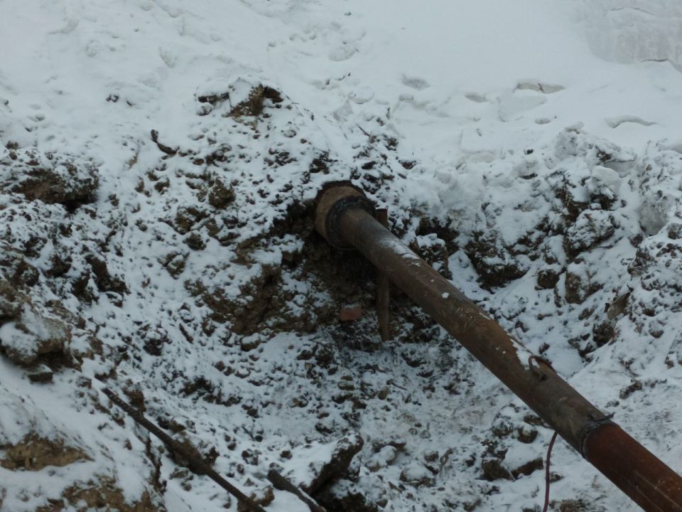 Специалисты «Луганскводы» устранили поломку на водоводе, который питает п. 72-74 Свердловского округа Специалисты «Луганскводы» устранили поломку на водоводе, который питает п. 72-74 Свердловского округа
