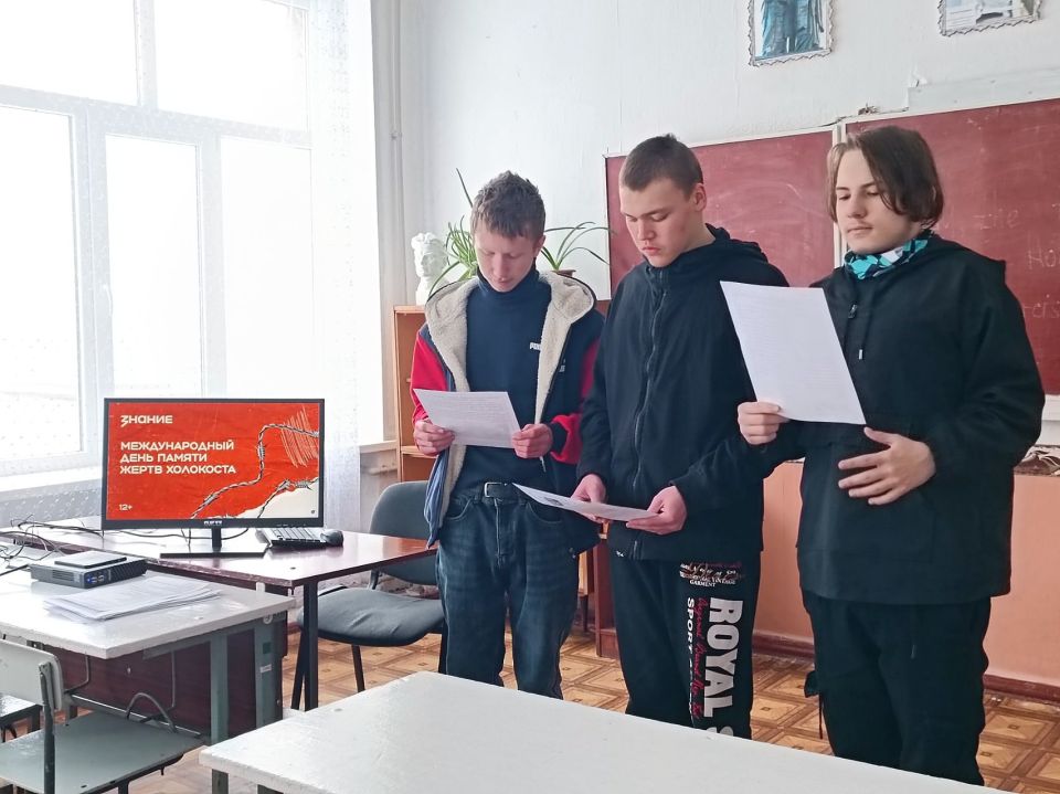 В рамках Недели Памяти жертв Холокоста в Ровеньках прошли информационные часы «Холокост. Помнить чтобы не забыть» В рамках Недели Памяти жертв Холокоста в Ровеньках прошли информационные часы «Холокост. Помнить чтобы не забыть»