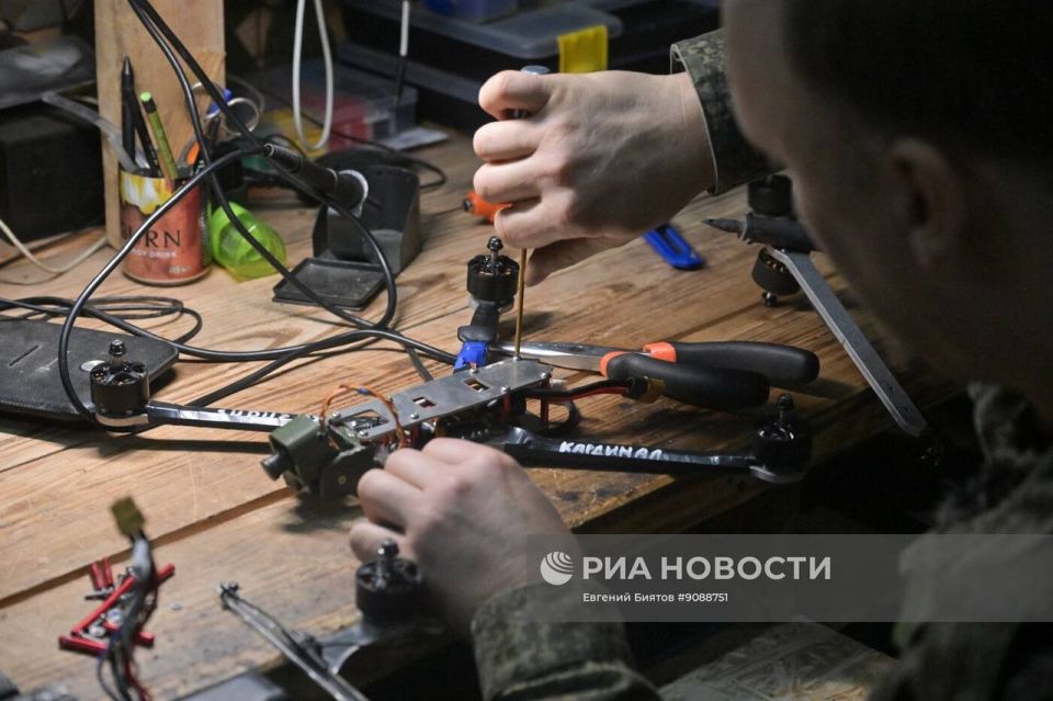 Лаборатория по сборке дронов 92-го инженерно-сапёрного полка группировки войск «Запад» в ЛНР Лаборатория по сборке дронов 92-го инженерно-сапёрного полка группировки войск «Запад» в ЛНР